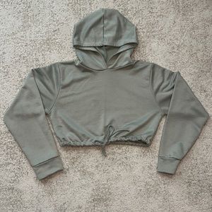 Boohoo Cropped Sweatshirt. Size 8.